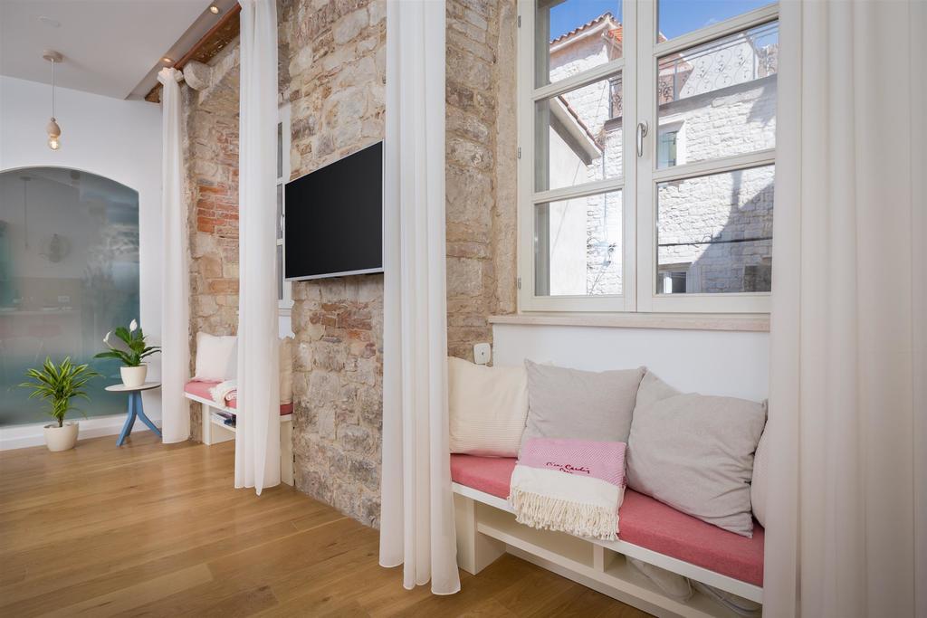 That Place Studio Apartment Trogir Bagian luar foto