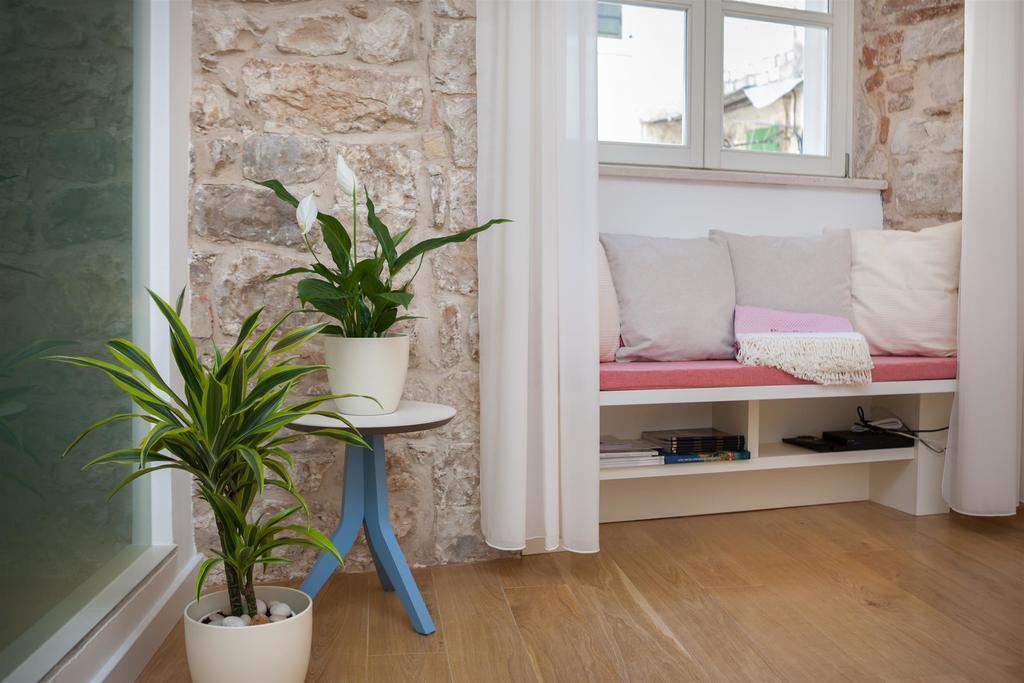 That Place Studio Apartment Trogir Bagian luar foto
