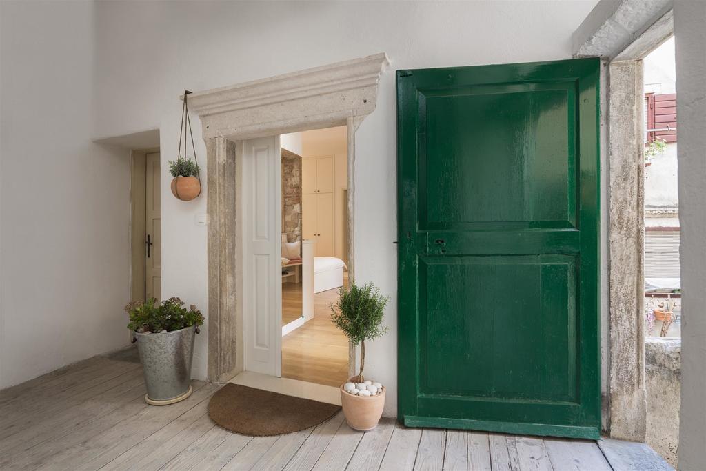 That Place Studio Apartment Trogir Bagian luar foto